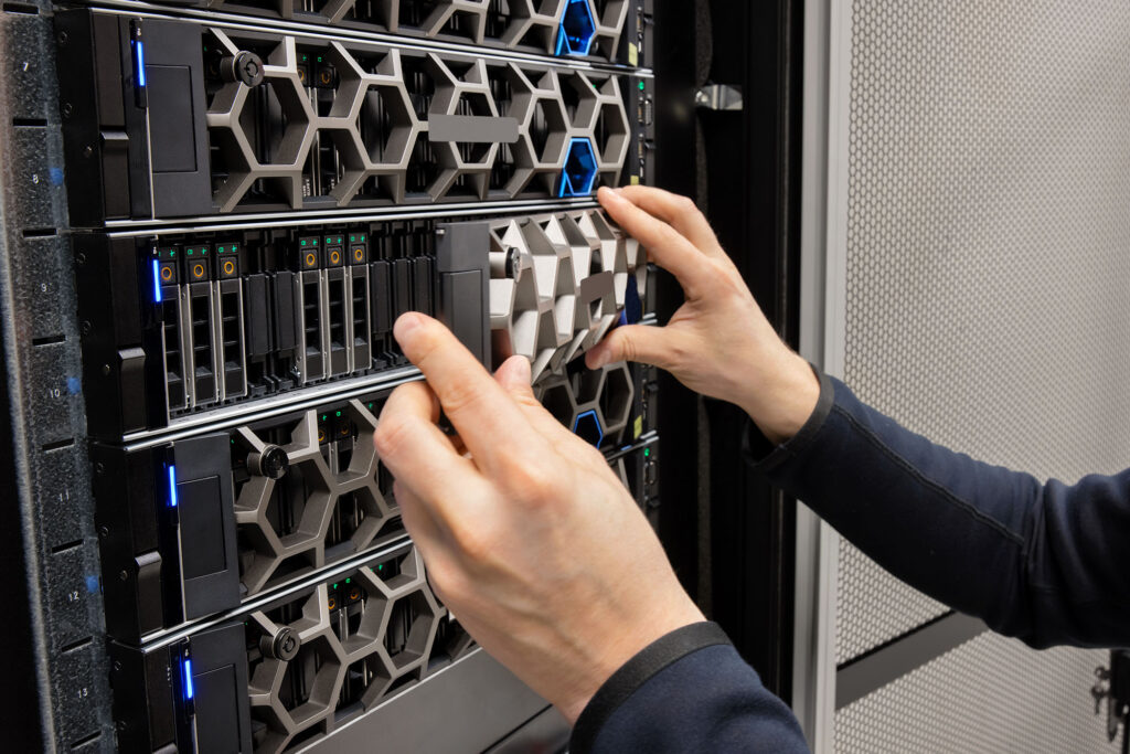 Enterprise Server and Storage Systems 6 Enterprise Server and Storage Systems IT infrastructure